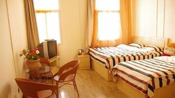 Perhehuone | Työpöytä, ilmainen Wi-Fi