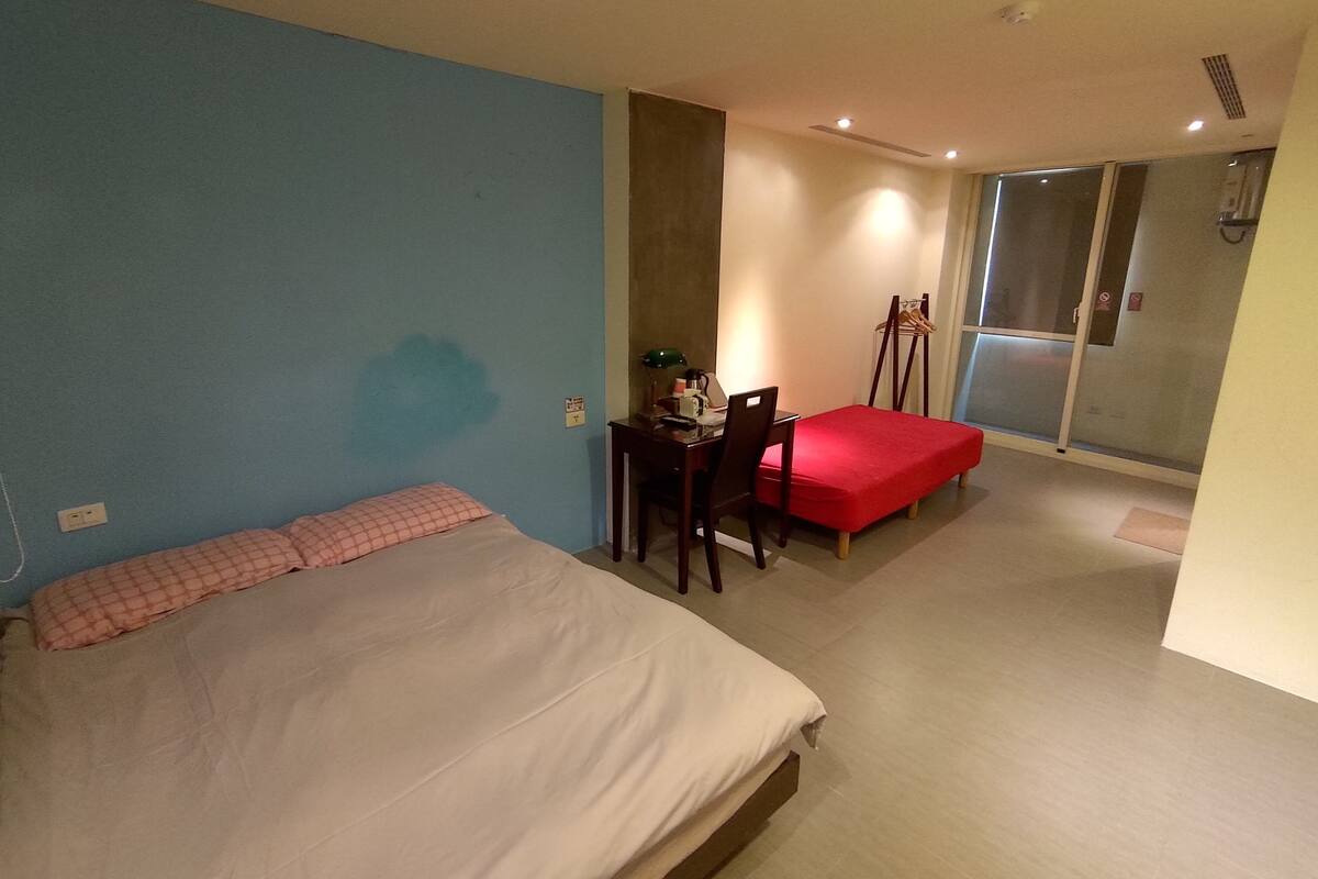 Edredón, decoración personalizada y wifi gratis
