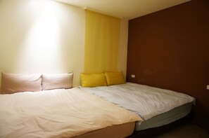 Habitación cuádruple | Edredón, decoración personalizada y wifi gratis