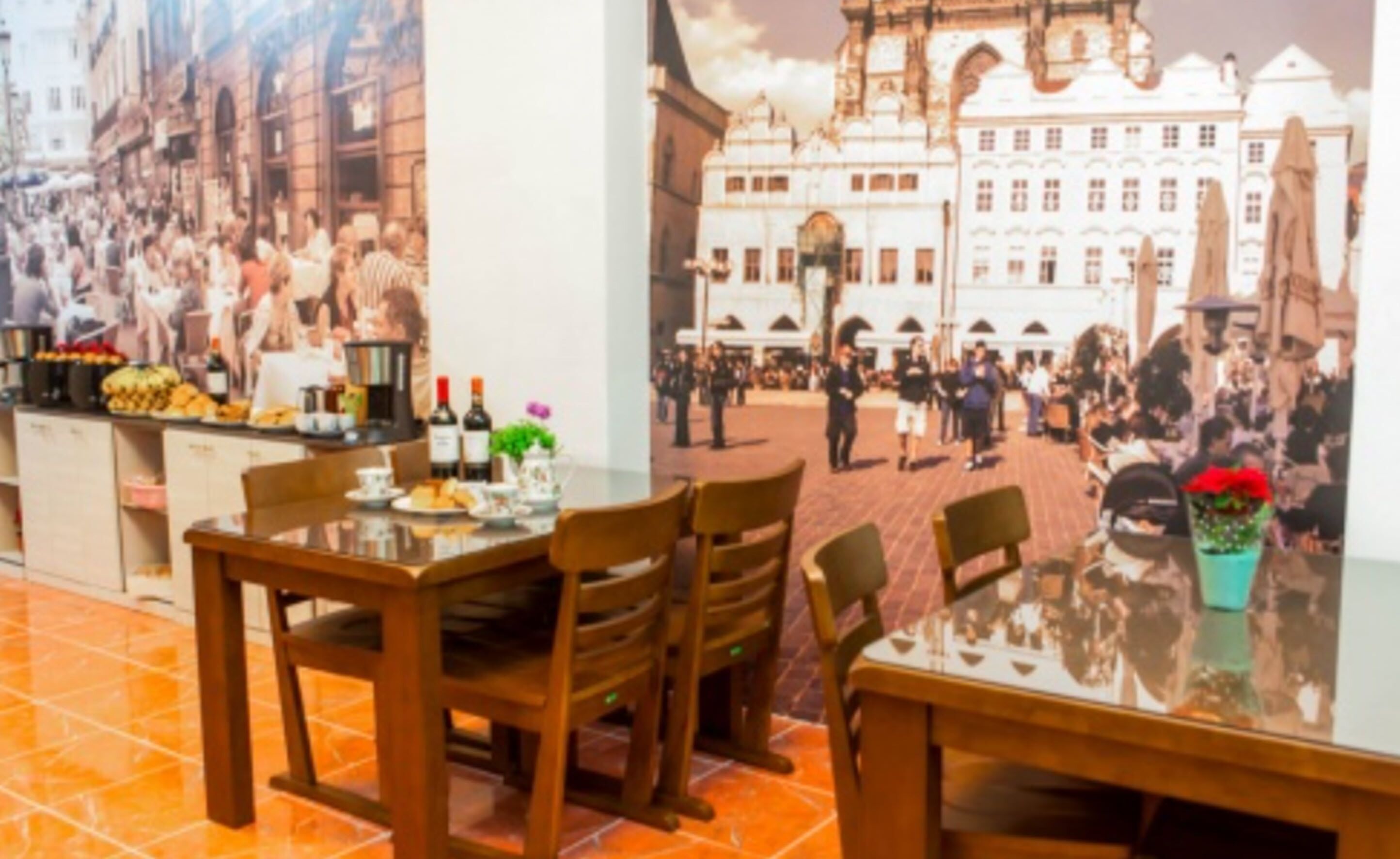 Daily continental breakfast (KRW 5000 per person)