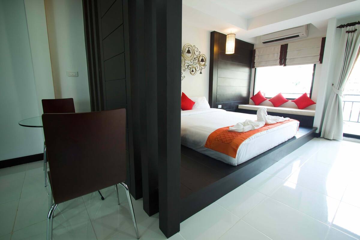 เพนท์เฮาส์ | เครื่องนอนระดับพรีเมียม, เตียงพร้อมฟูกเสริมที่นอน, มินิบาร์