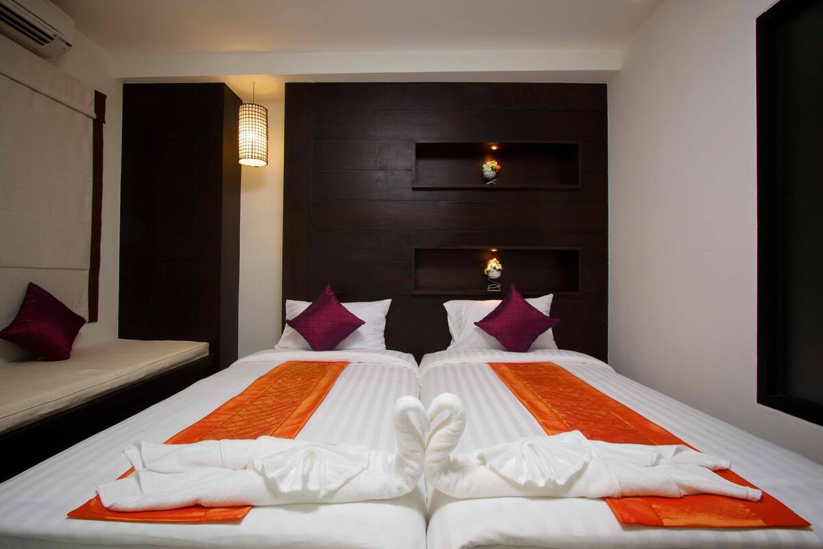 Premium bedding, pillow-top beds, minibar, in-room safe