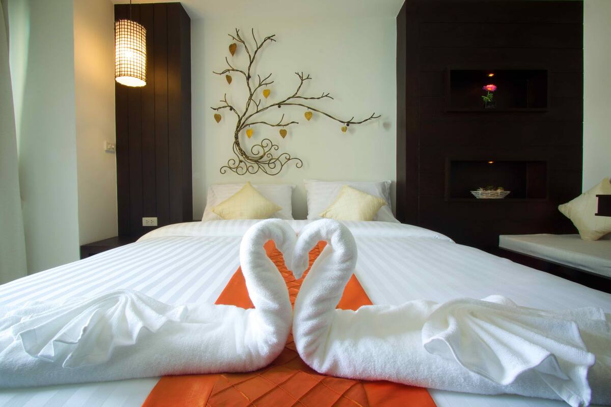ห้องพัก | เครื่องนอนระดับพรีเมียม, เตียงพร้อมฟูกเสริมที่นอน, มินิบาร์