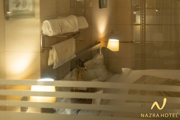 Deluxe Room | In-room safe, iron/ironing board, free cribs/infant beds, rollaway beds