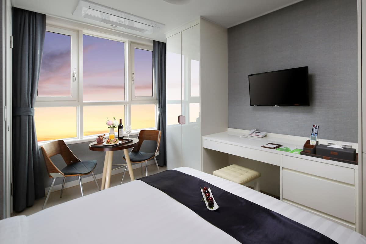 Basic Studio | 1 bedroom, down duvets, pillow-top beds, laptop workspace