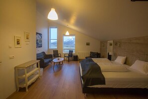 Cortinas blackout, sistema de insonorización, cunas y wifi gratis 