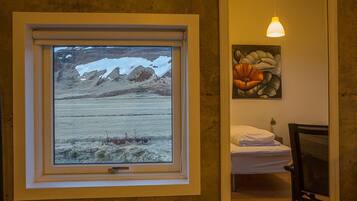 Blackout drapes, soundproofing, cribs/infant beds, free WiFi