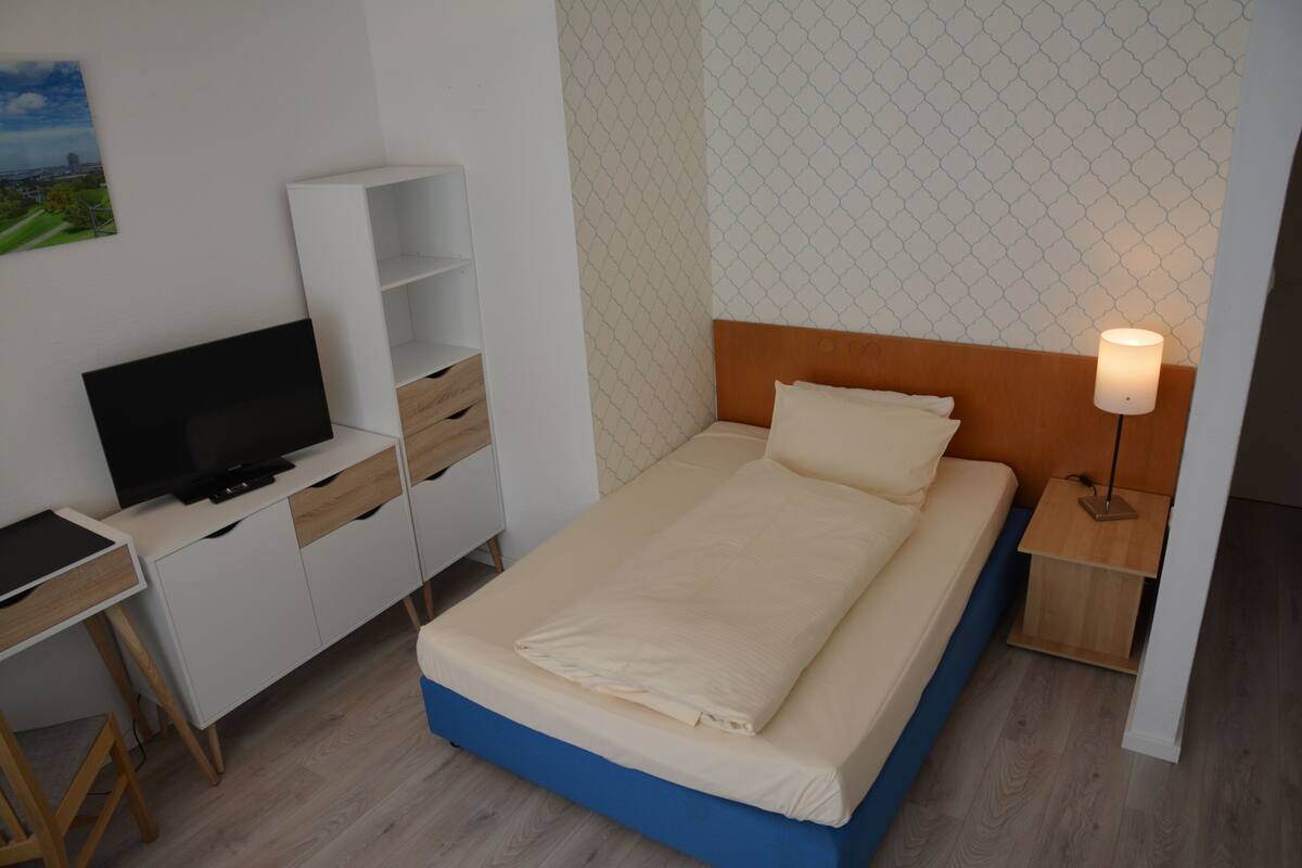 Einzelzimmer | Allergikerbettwaren, Minibar, Schreibtisch, Verdunkelungsvorhänge