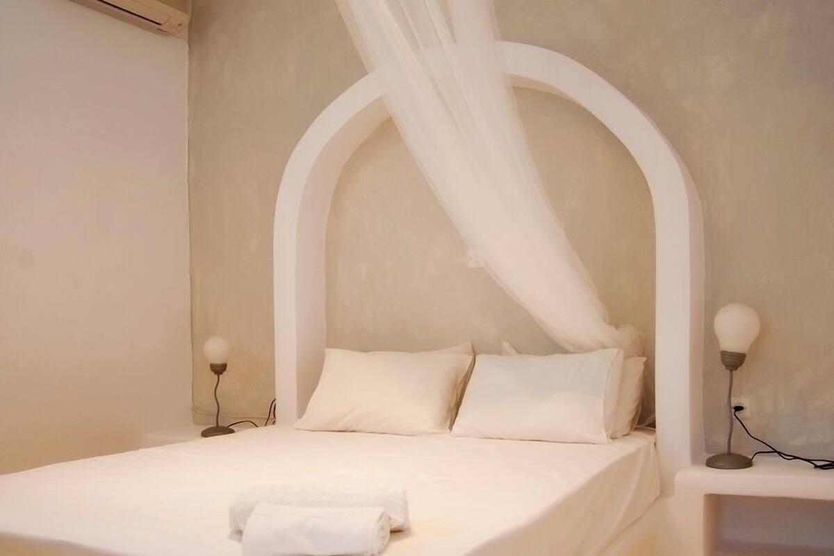 Premium bedding, in-room safe, soundproofing, iron/ironing board