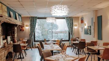 Breakfast, lunch, dinner served; Regional cuisine, alfresco dining