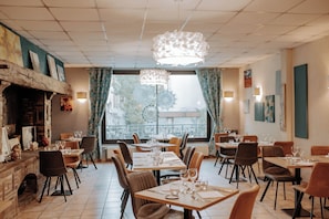 Breakfast, lunch, dinner served; Regional cuisine, al fresco dining