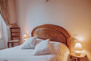 Premium bedding, memory-foam beds, in-room safe, soundproofing