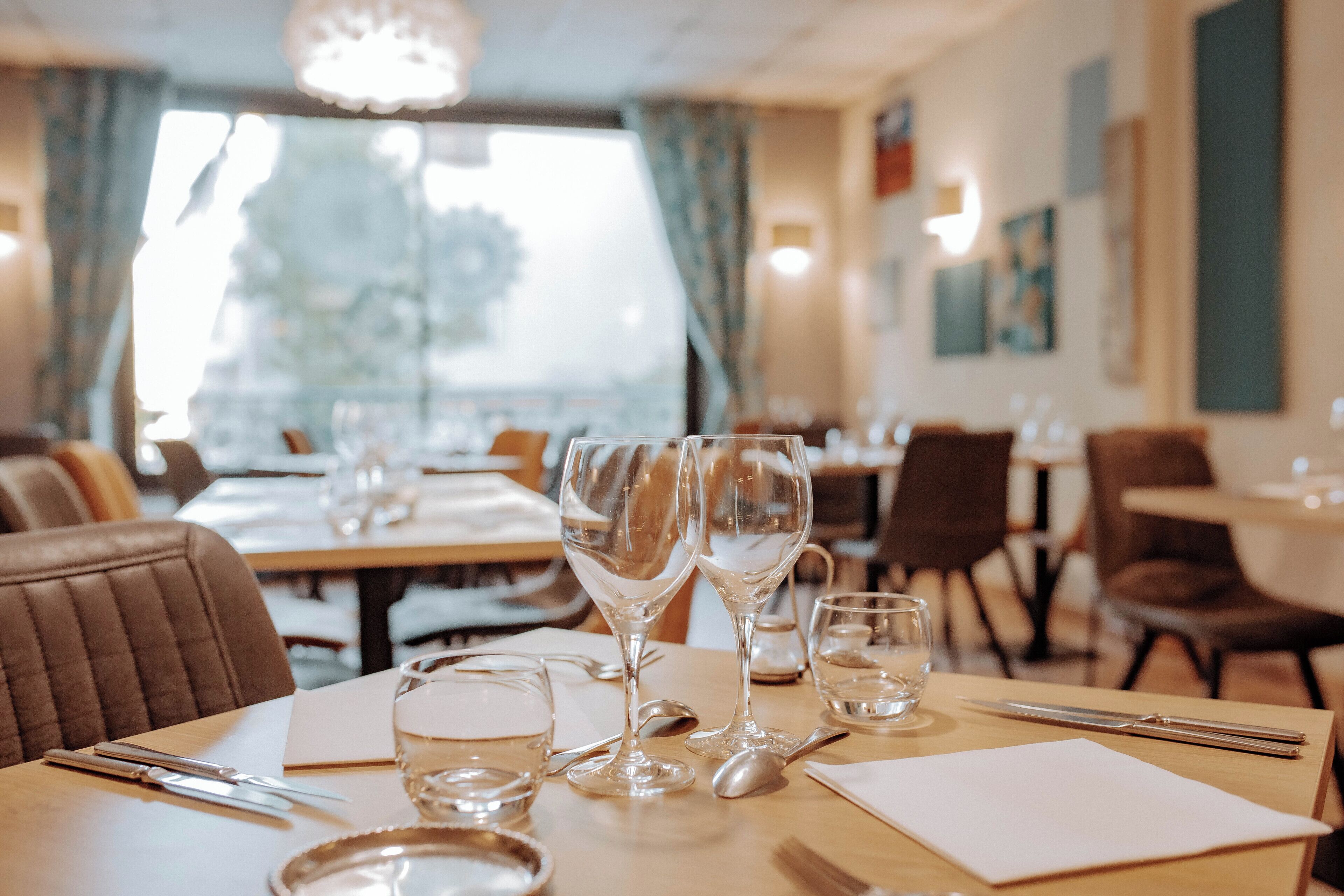 Breakfast, lunch, dinner served; Regional cuisine, alfresco dining 