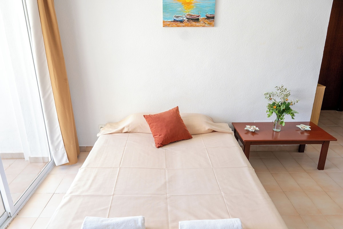 Studio (Air conditioning) | 2 bedrooms, premium bedding, in-room safe, desk