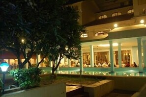 Outdoor pool, pool loungers