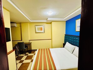 Standard Room | Desk, laptop workspace, free WiFi, bed sheets
