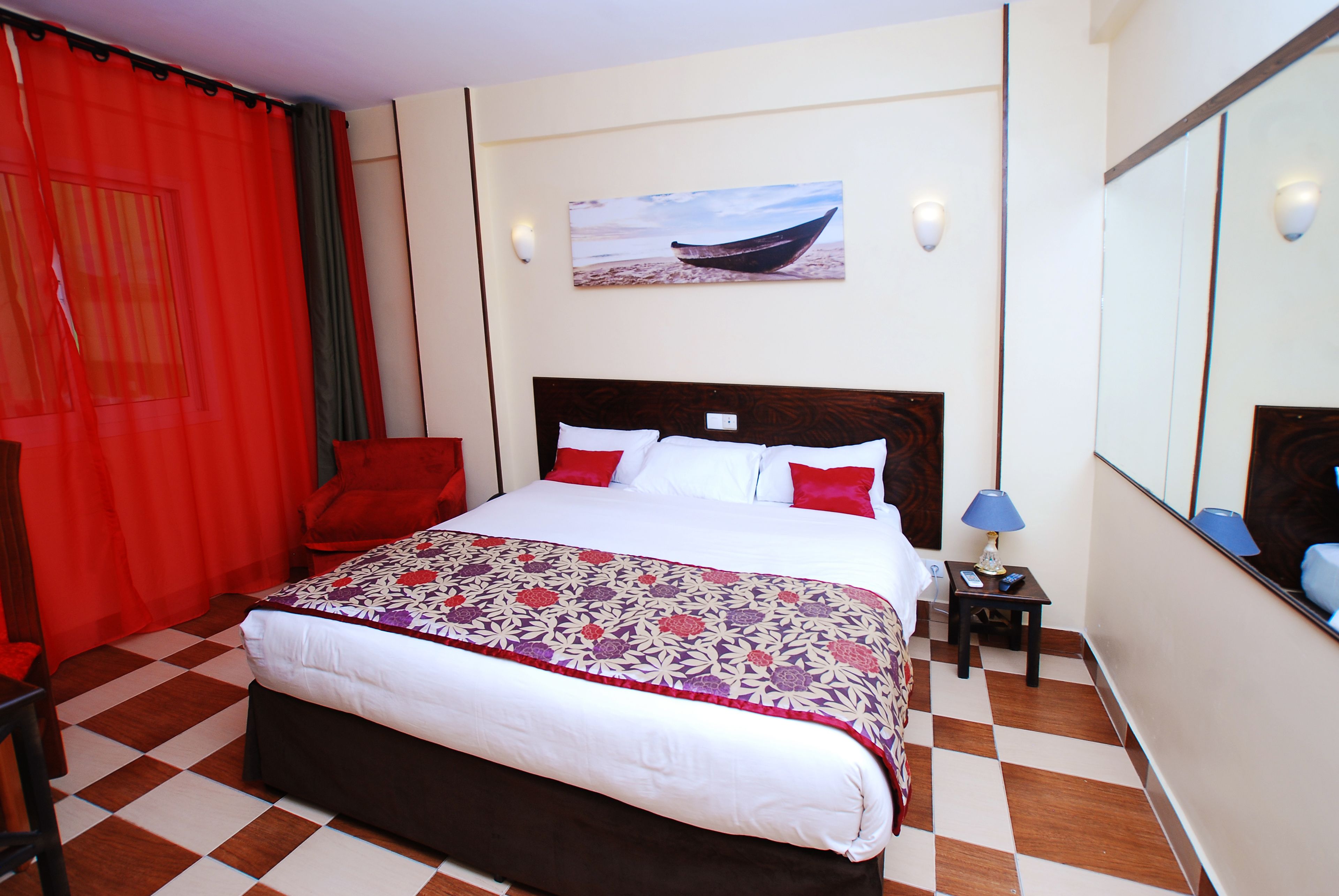 Escritorio, espacio para trabajar con un portátil, wifi gratis