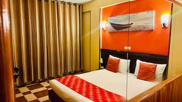 Desk, laptop workspace, free WiFi, bed sheets
