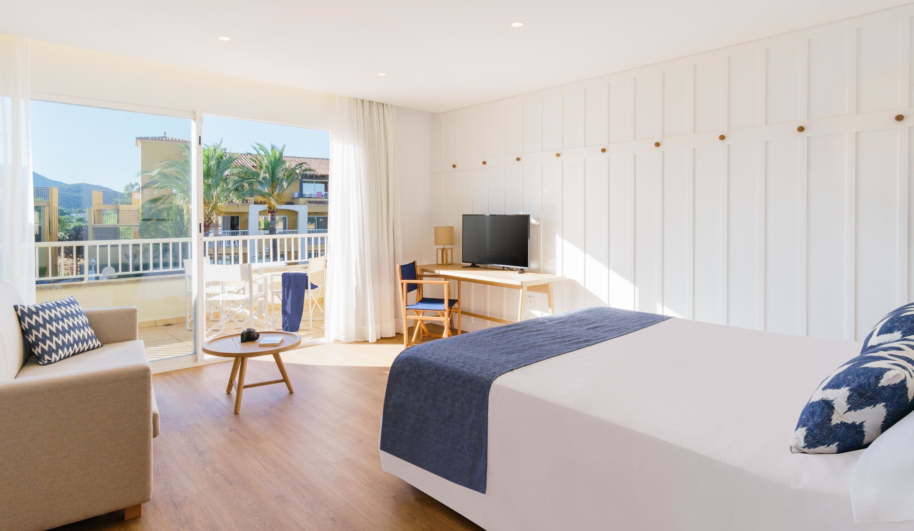 junior suite | in-room safe, soundproofing, free wifi