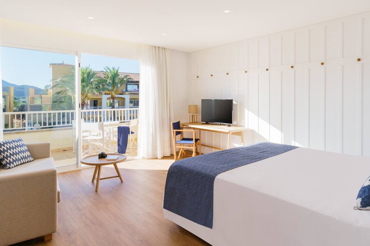 junior suite | in-room safe, soundproofing, free wifi