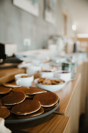 Café da manhã com buffet todos os dias mediante uma taxa