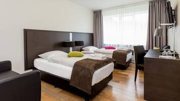 Zweibettzimmer, Meerblick | Zimmersafe, Schreibtisch, kostenloses WLAN, Bettwäsche