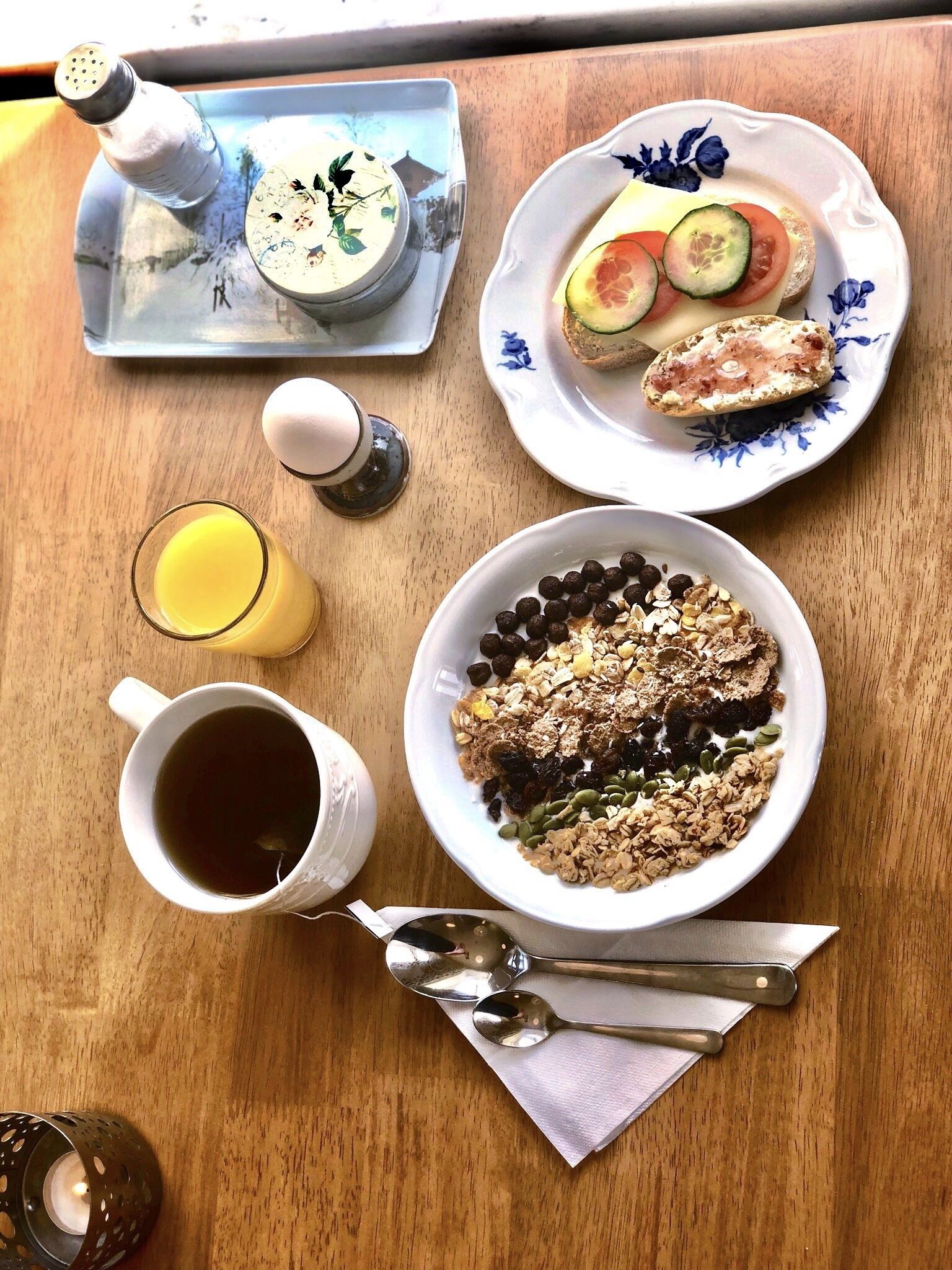 Free daily buffet breakfast