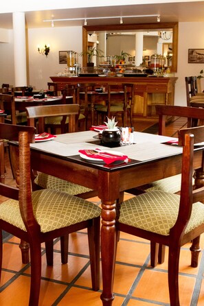 Dining - Oakhurst Hotel (George)