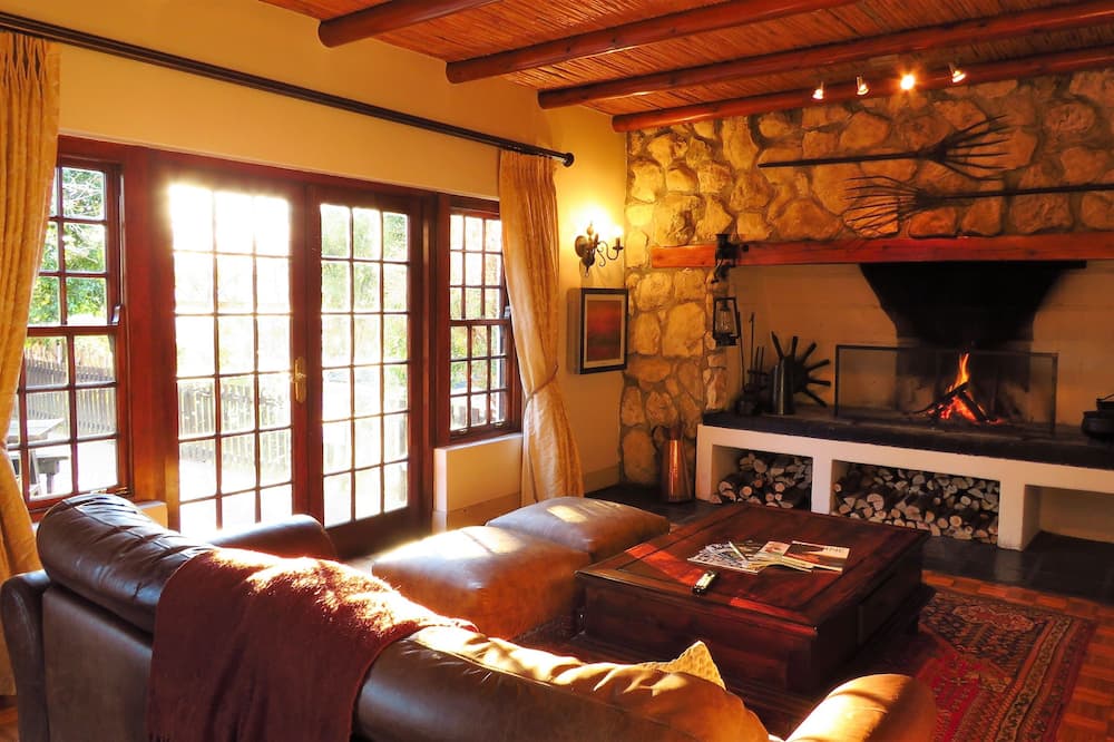 Oakhurst Hotel