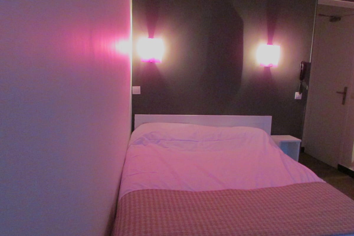 Single Room | Desk, soundproofing, WiFi (free)