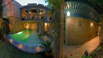 Seasonal outdoor pool