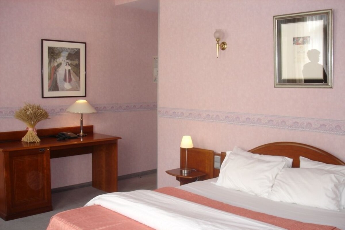 Standard-Doppel- oder -Zweibettzimmer | Daunenbettdecken, Minibar, Schreibtisch, Babybetten