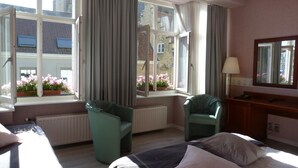 Daunenbettdecken, Minibar, Schreibtisch, Babybetten