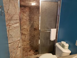 Shower, free toiletries, towels