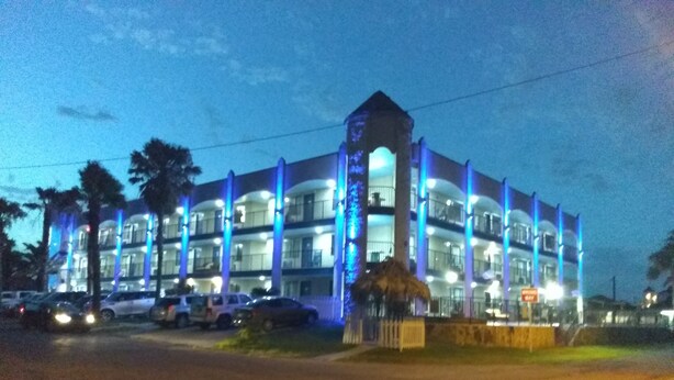 A multi-story hotel with a central atrium and balconies. - Hunt's Castle (Rockport)