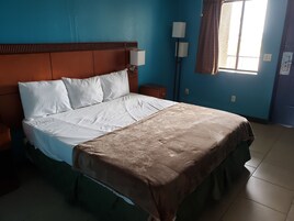 Iron/ironing board, bed sheets