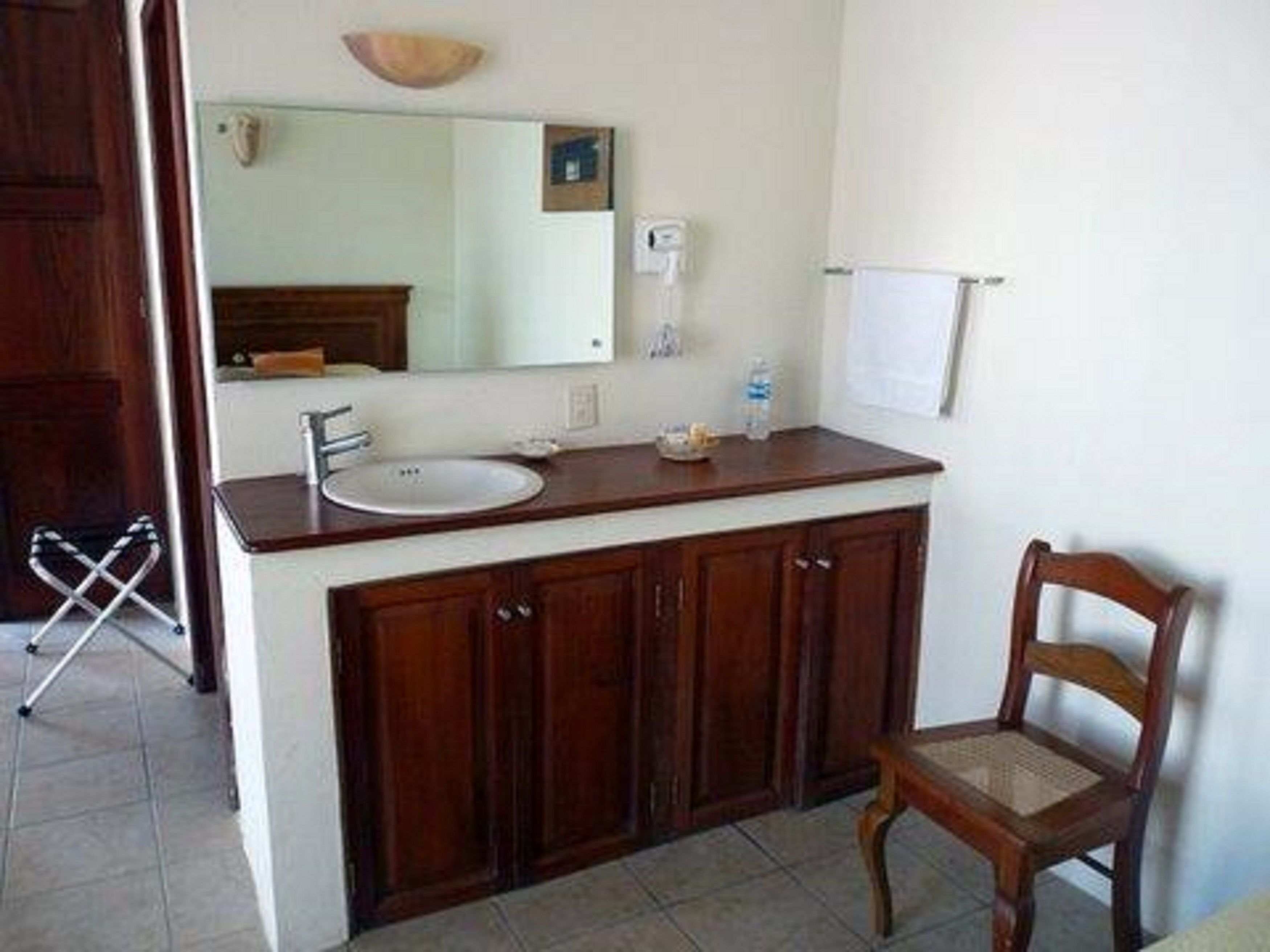 in-room safe, iron/ironing board, free wifi, bed sheets