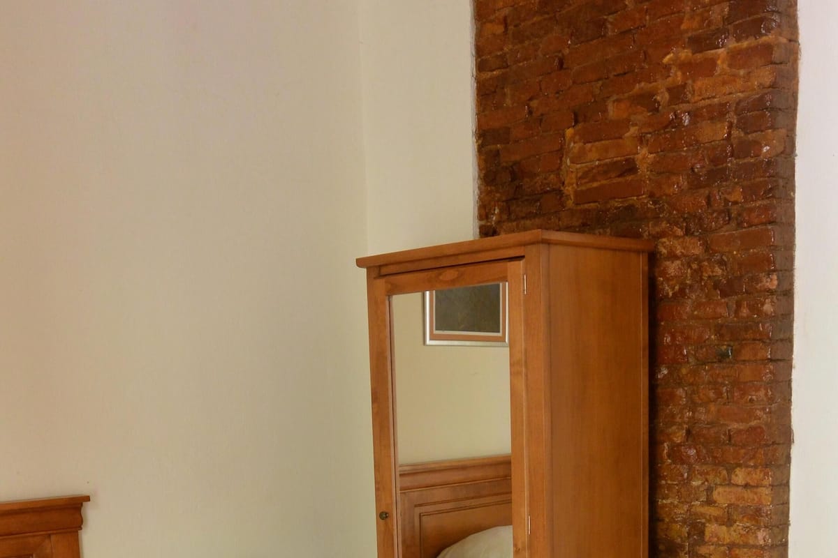 1 bedroom, in-room safe, iron/ironing board, free WiFi