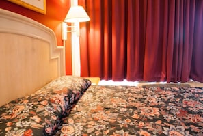 Desk, free WiFi - Scottish Inn Jacksonville Downtown (Jacksonville)