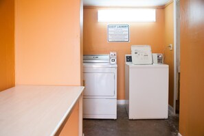 Laundry - Scottish Inn Jacksonville Downtown (Jacksonville)