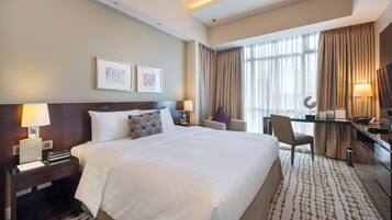 Estudio clásico, 1 cama de matrimonio, cocina | Caja fuerte y espacio para trabajar con un portátil