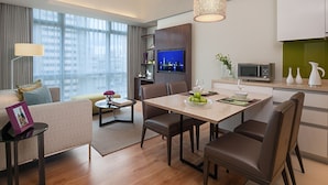 Classic Studio, 2 Twin Beds, Kitchen | Living area - Citadines Salcedo Makati (Makati)