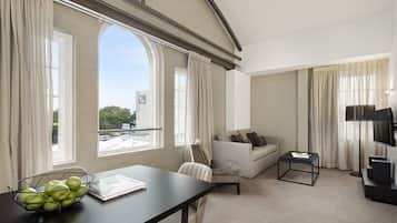 Apartment | 1 bedroom, in-room safe, desk, blackout drapes