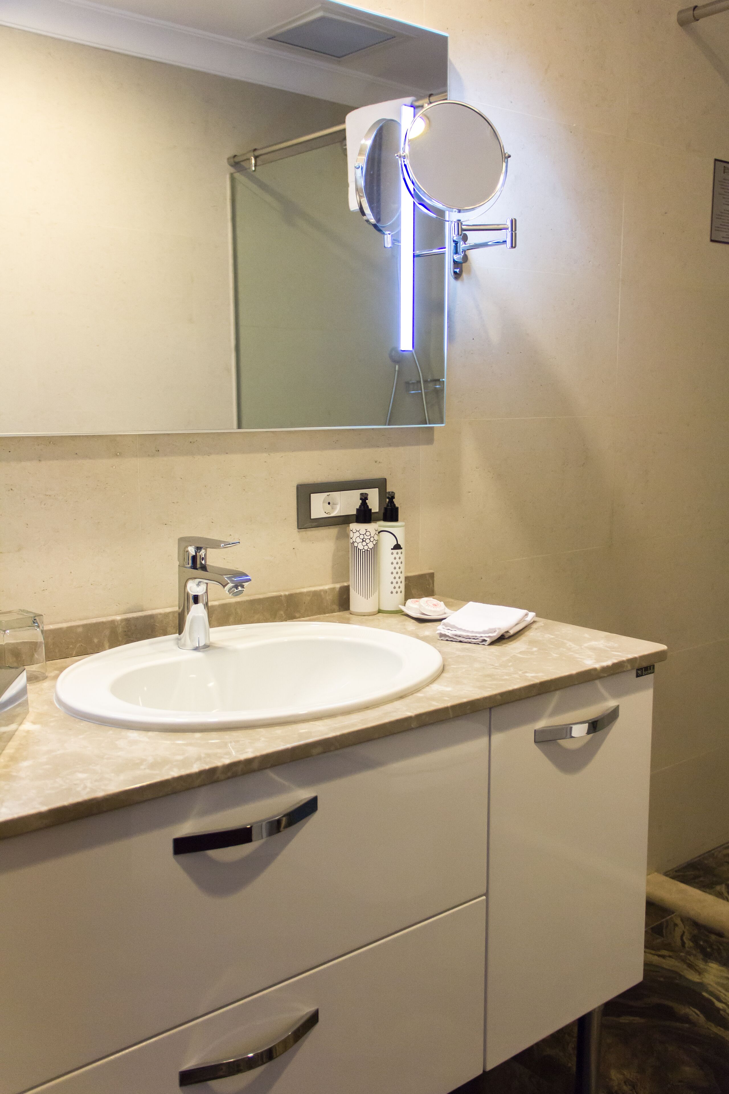 Photo - Parkside Hotel & Apartments