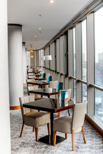 Parkside Hotel & Apartments