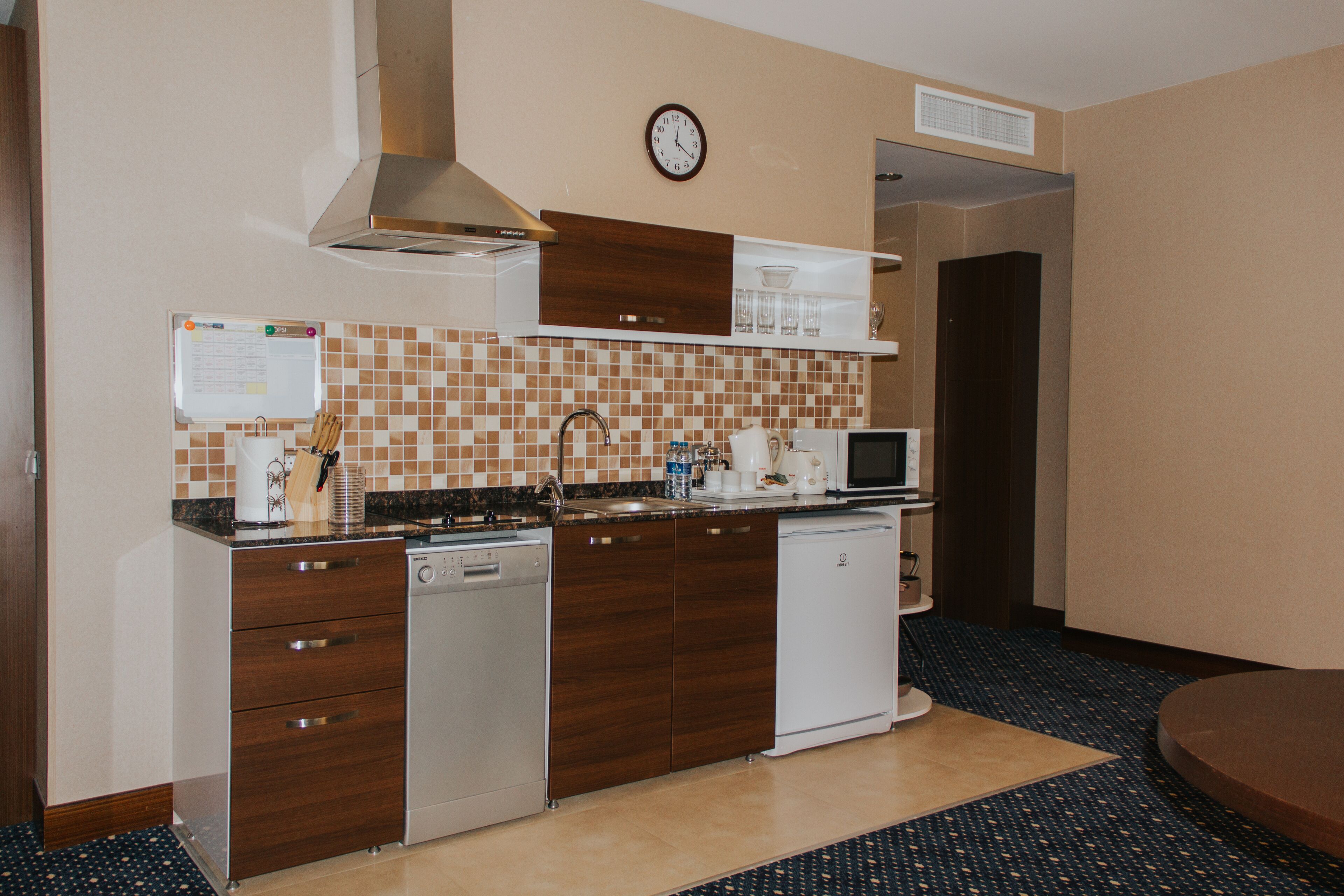 comfort studio, 1 king bed | private kitchen | fridge, microwave, coffee/tea maker, electric kettle