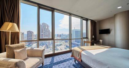 Parkside Hotel & Apartments