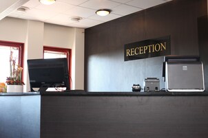 入住/退房自助服务终端