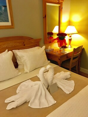 Standard Room | Desk, free WiFi, bed sheets - Southampton Long Island Hotel (Southampton)