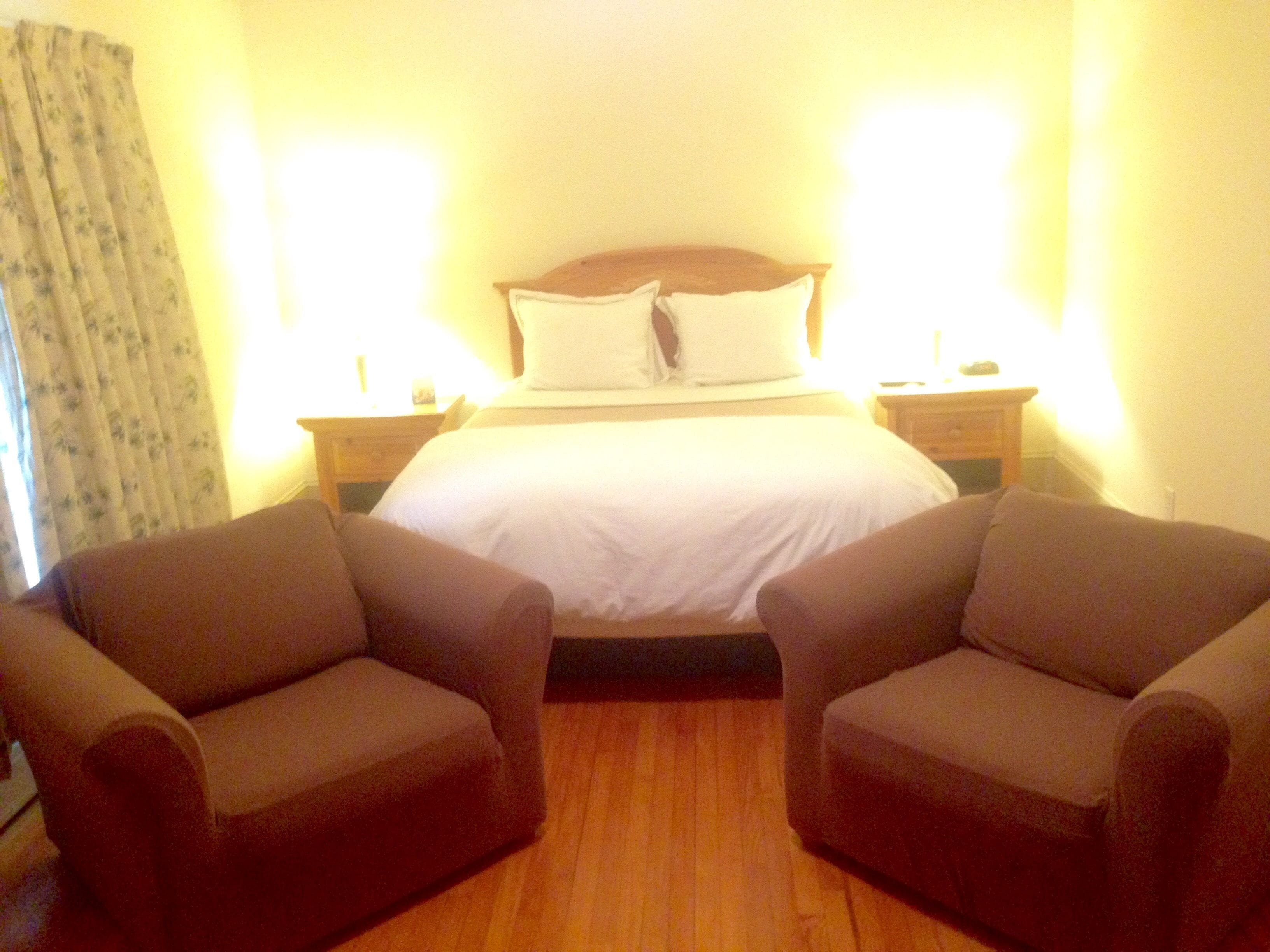 suite | desk, free wifi, bed sheets